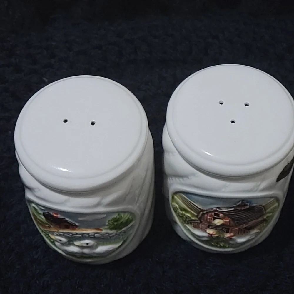 Vtg Gibon Salt Pepper Shakers 3.25